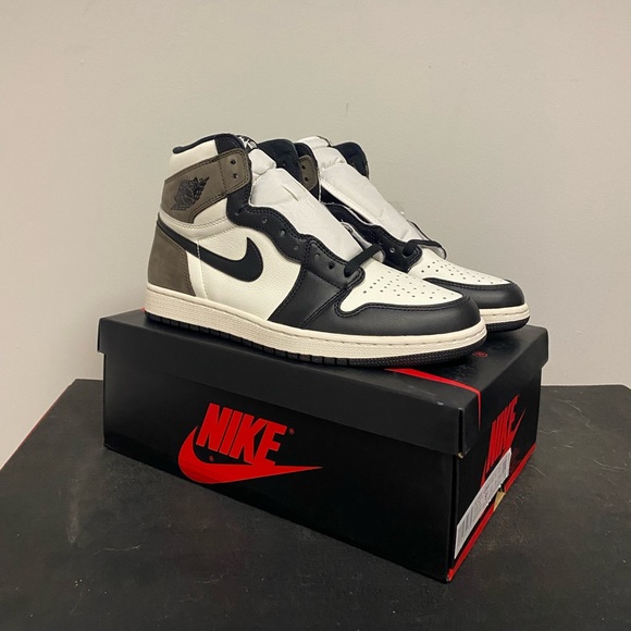 Jordan 1 Mochas Deadstock - Picture 2 of 4